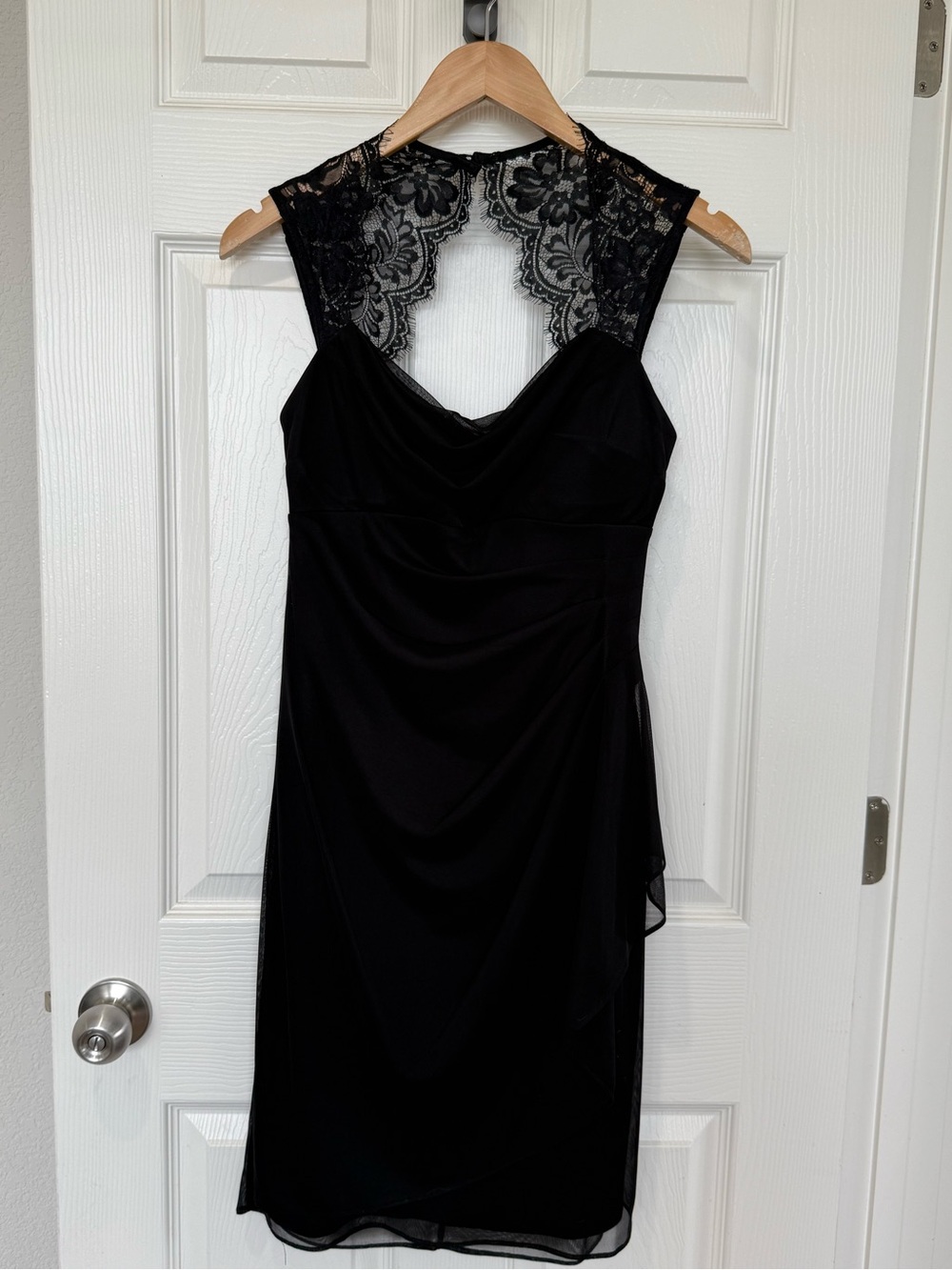 Black Lace Detail Evening Cocktail Dress Light Stretch Draping Size 4